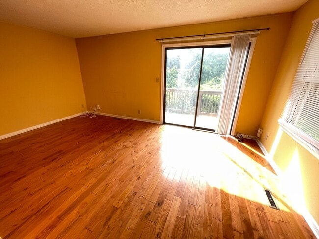 Foto del edificio - Inviting, updated 4br 3.5ba duplex w/ park...