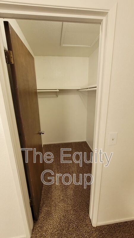 Foto del edificio - 5804 W Robinwood Ave
