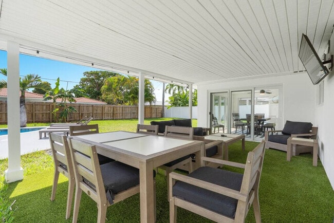 Building Photo - Delila's Chic 3br-2ba w/ Heated Pool + Gam...