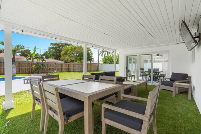 Foto del edificio - Delila's Chic 3br-2ba w/ Heated Pool + Gam...