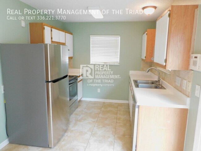 Building Photo - Beautiful 3 Bedroom/2 Bath Home in Greensb...