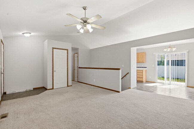 Foto del edificio - AVAILABLE NOW –   3 BD, 2 BA, 2 Car Garage - Pet Friendly | Wellington, CO