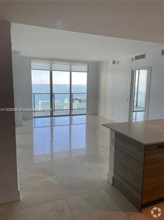Building Photo - 1300 Brickell Bay Dr