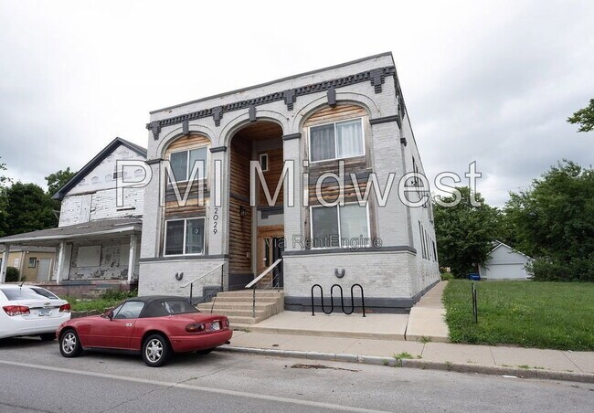 Foto del edificio - 2029 N College Ave