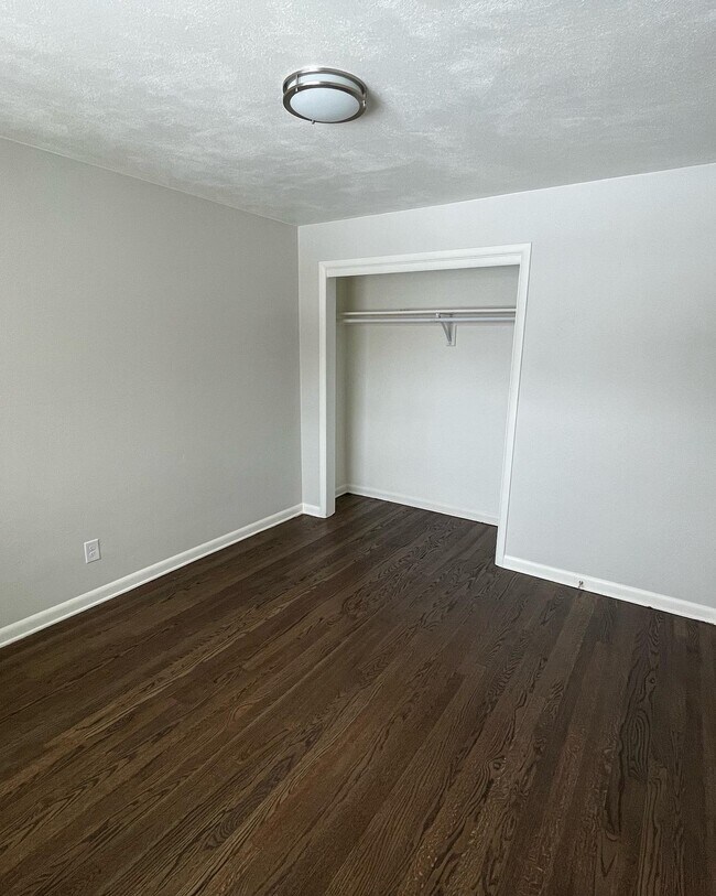 Bed 2 - 3427 Grape St