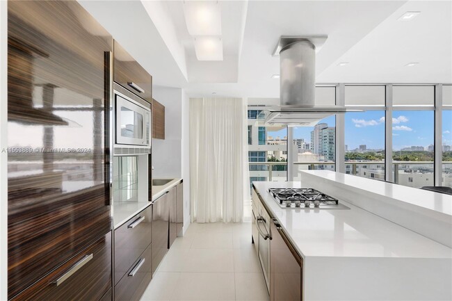Building Photo - 3737 Collins Ave