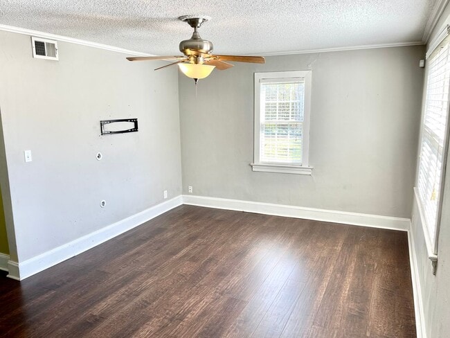 Building Photo - Stunning 3-bedroom single family home in N...