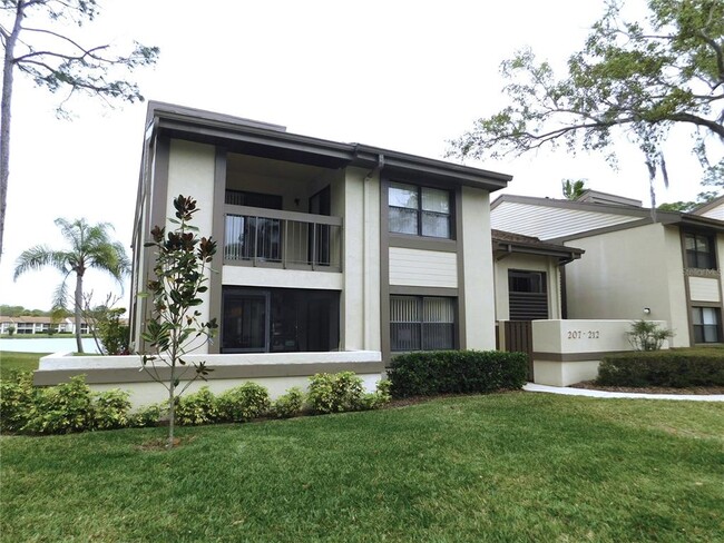 Building Photo - 207 Woodlake Wynde