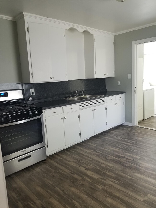 Building Photo - 1212 N Yale Ave