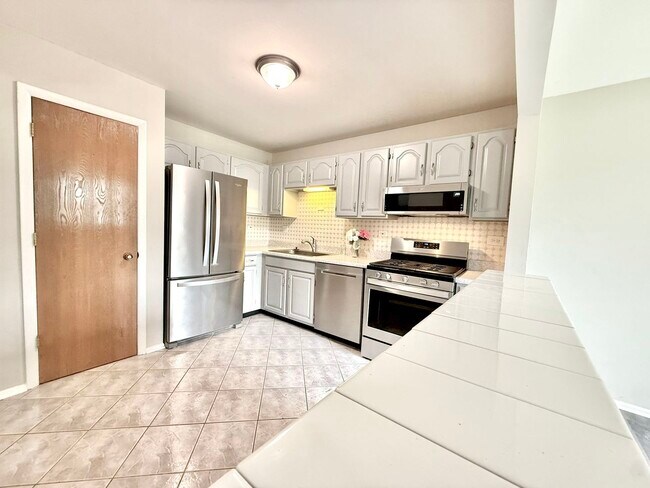 Building Photo - 601 Hanover Ct