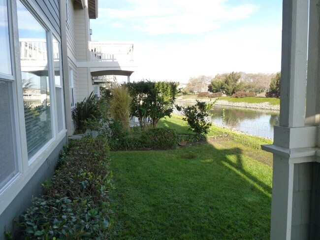 Foto del edificio - 1065 Rockport Ave