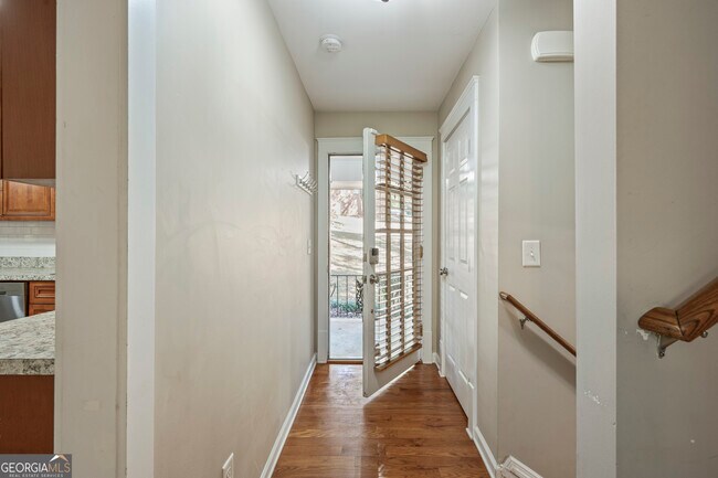 Foto del edificio - 3823 Kingswood Dr