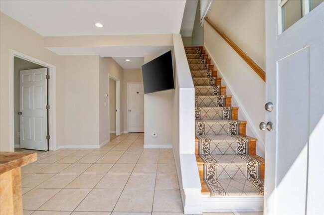 Building Photo - 25 A Gardners Ln