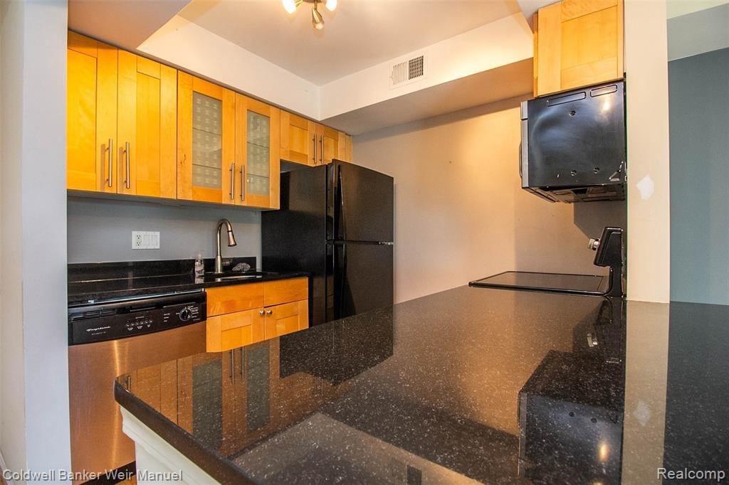 2779 Davison Ave, Auburn Hills, MI 48326 Condo for Rent in Auburn