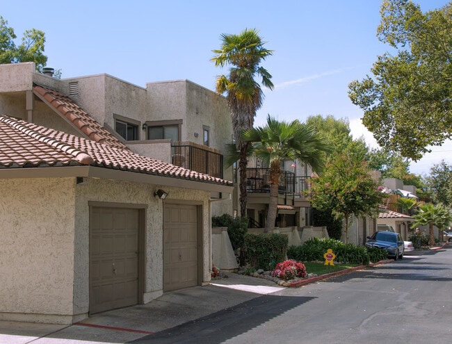Building Photo - 8060 Via De Palmas Ln