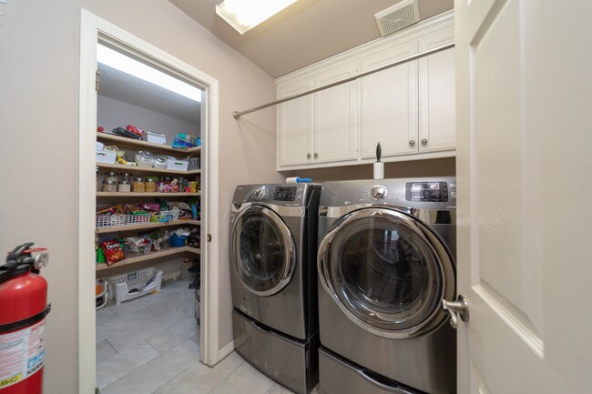 Building Photo - 612 Shay Marie Ct