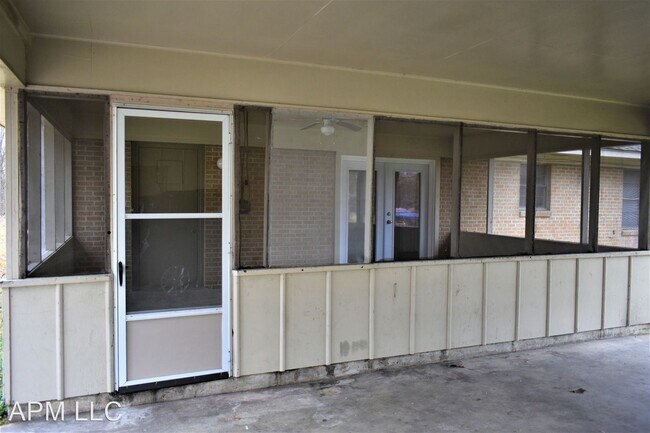 Foto del edificio - 4 br, 2 bath House - 200 Woodlawn Dr