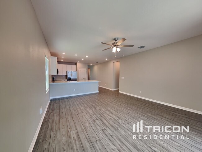 Foto del edificio - 523 Falcon Ridge Rd