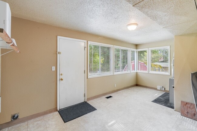 Photo - Beautiful 3 Bed, 1.5 Bath Rental Home in G...