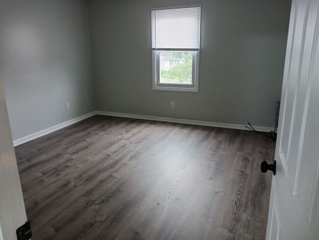 Foto del edificio - 264-264 George Waterman Rd