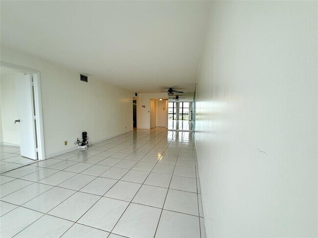 Foto del edificio - 800 Parkview Dr