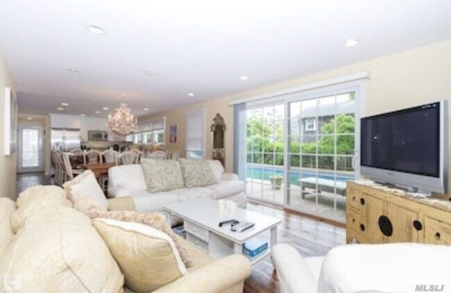 Building Photo - 748 Ocean Breeze