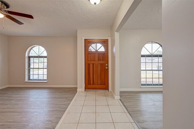 Building Photo - 6711 Krause Dr