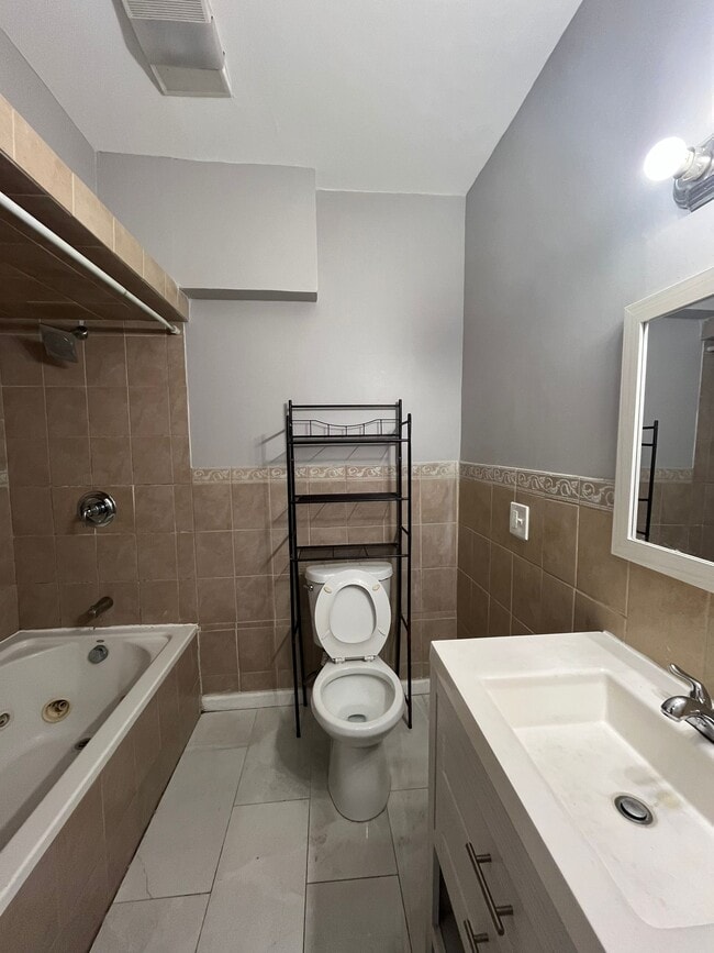 Building Photo - 7 Stevens Ave