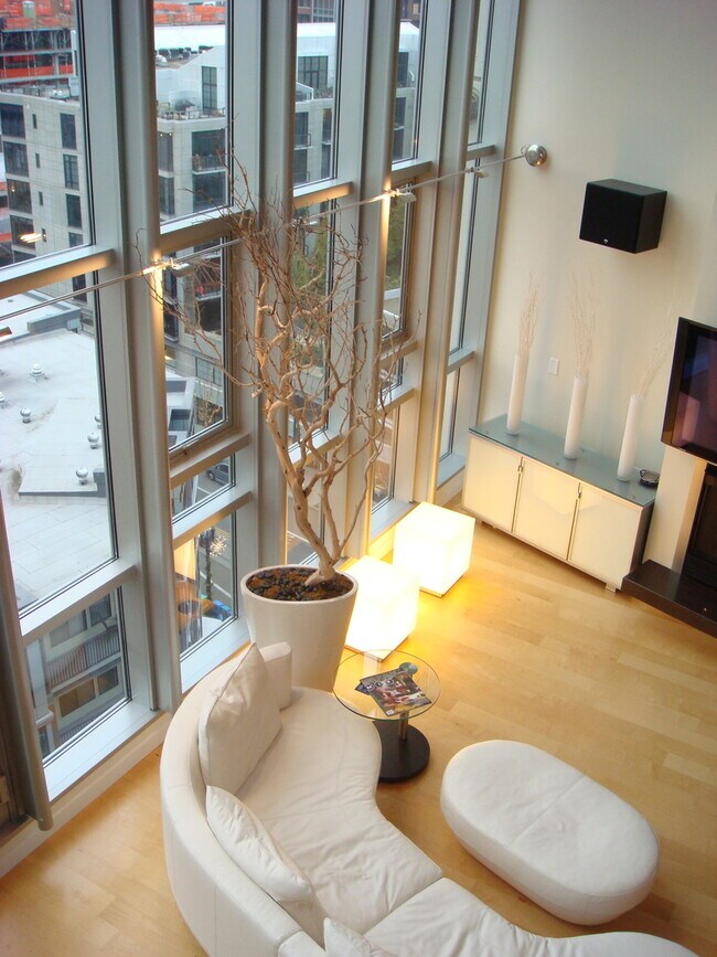 Building Photo - Wonderful Two story Penthouse Condo! Water...