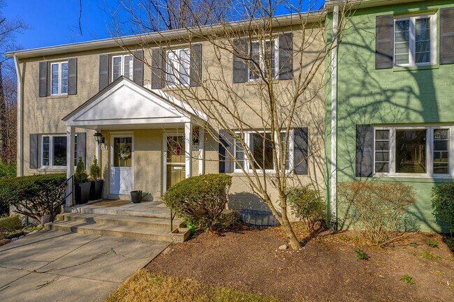 Building Photo - Well Maintained 3BR/2.5BA Home in Silver Spring