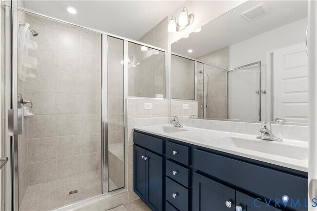 Foto del edificio - 12221 Dutch Elm Cir