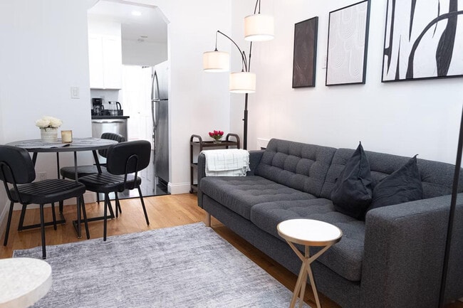 Building Photo - 302 E 104th St