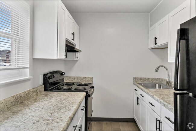 3 habitaciones, 1 baño - 1013 pies cuadrados - Cocina - Aden Park Apartments