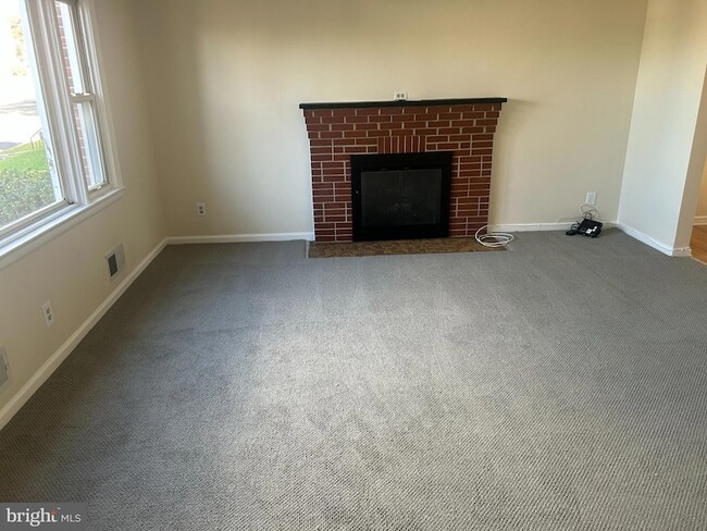 Building Photo - 3013 Nash Pl SE