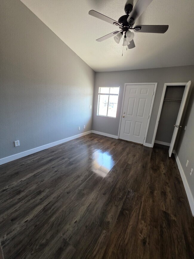 Foto del edificio - 3861 Soda Springs Dr