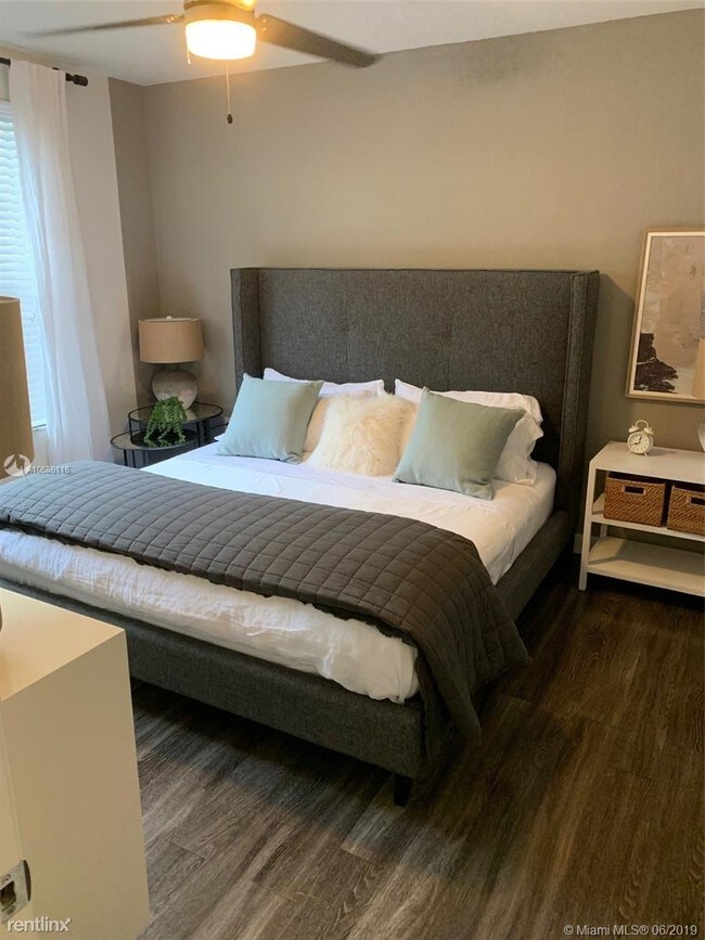 Foto del edificio - 2 br, 2 bath  - 833 University Blvd