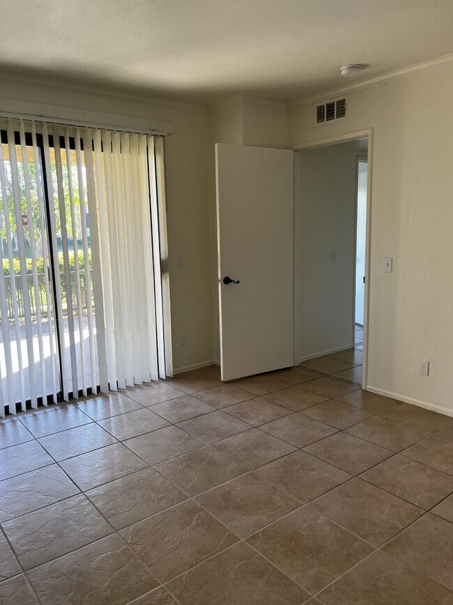 Foto del edificio - 31200 Landau Blvd