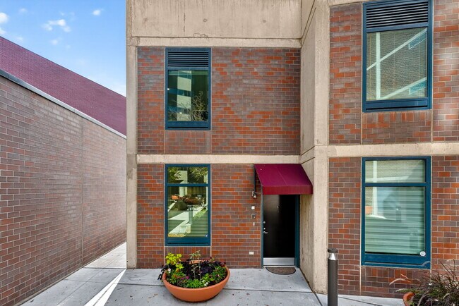 Foto del edificio - 1350 Lawrence St