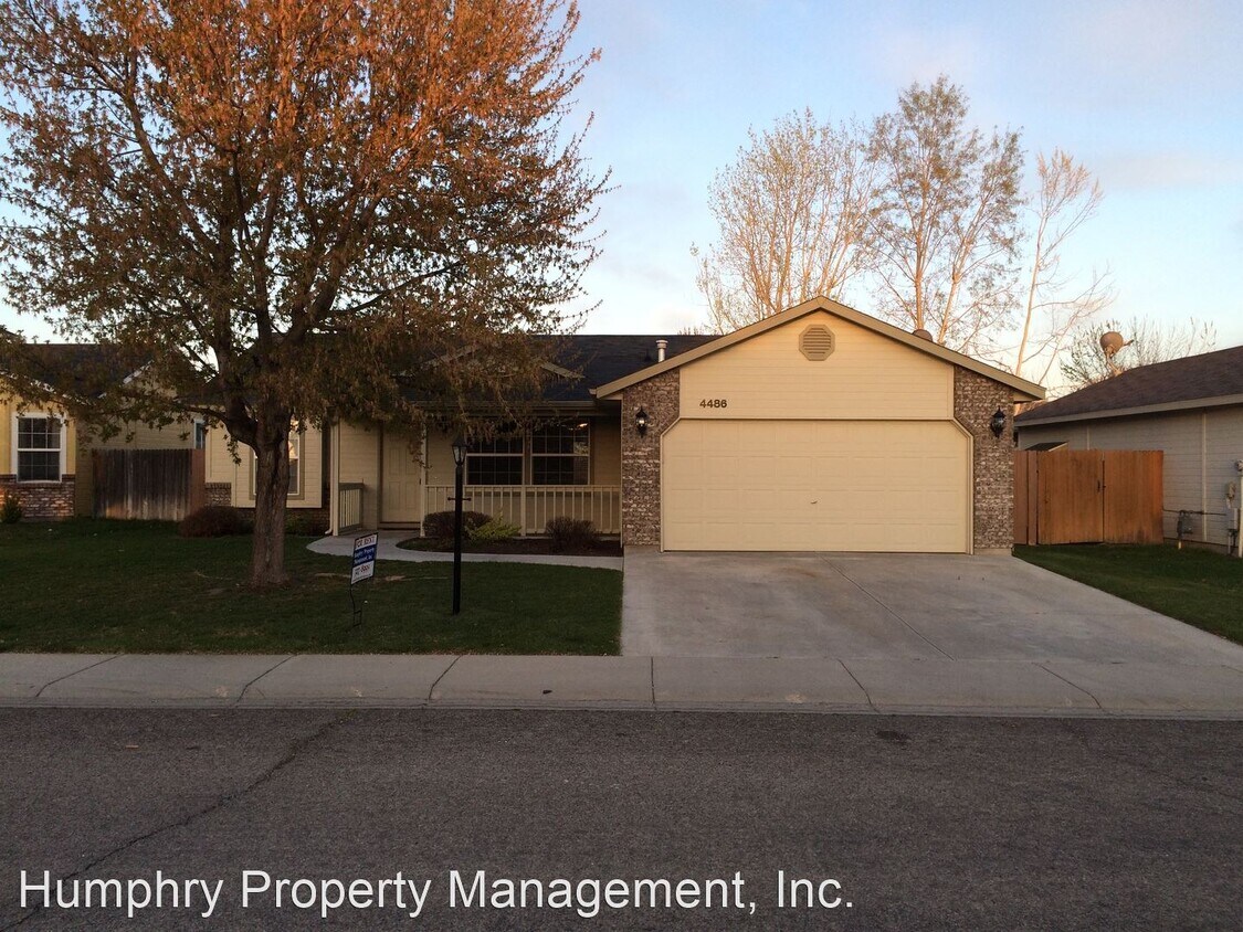 Foto principal - 3 br, 2 bath House - 4486 N. Lusitano Ave.