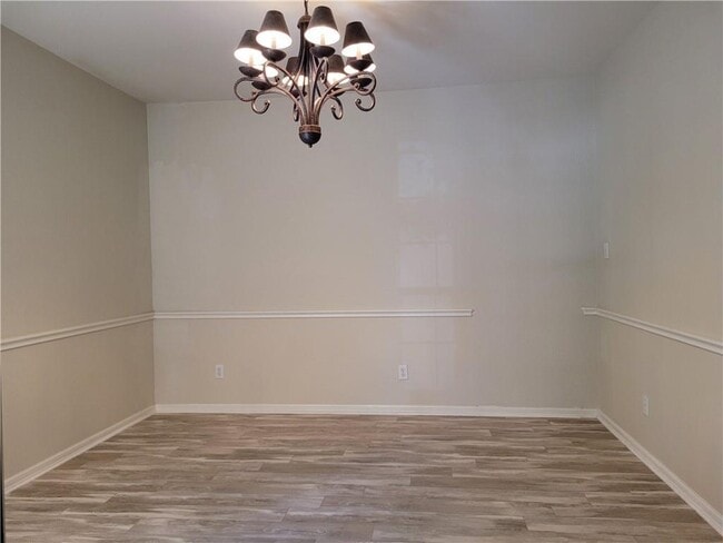 Building Photo - 2745 Lake Forest Dr