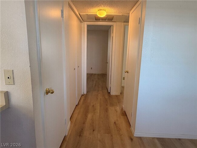 Foto del edificio - 7933 Decker Canyon Dr