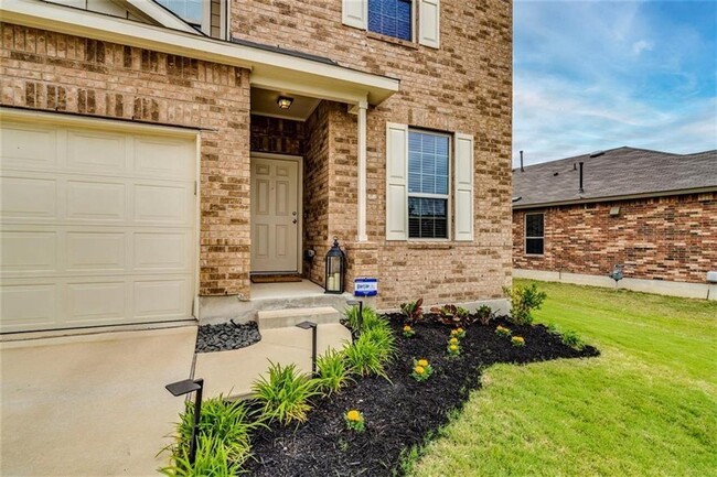 Building Photo - 6904 Midlothian Dr