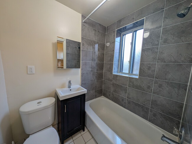 Building Photo - Robina Suites