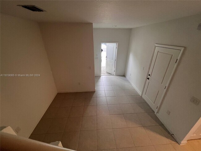 Building Photo - 4665 NW 120th Way