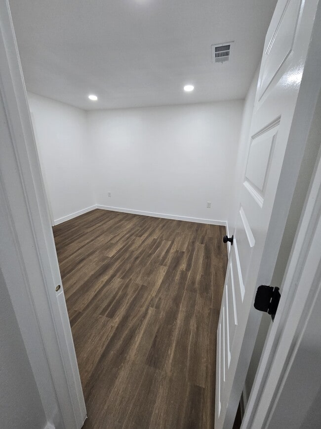 Building Photo - 2506 Southland St