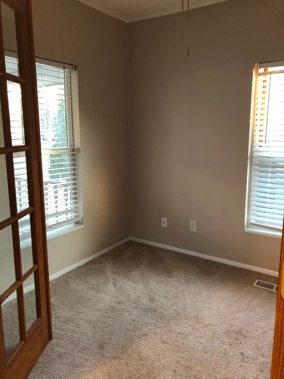 Office/3rd bedroom - 618 S Lincoln Ave