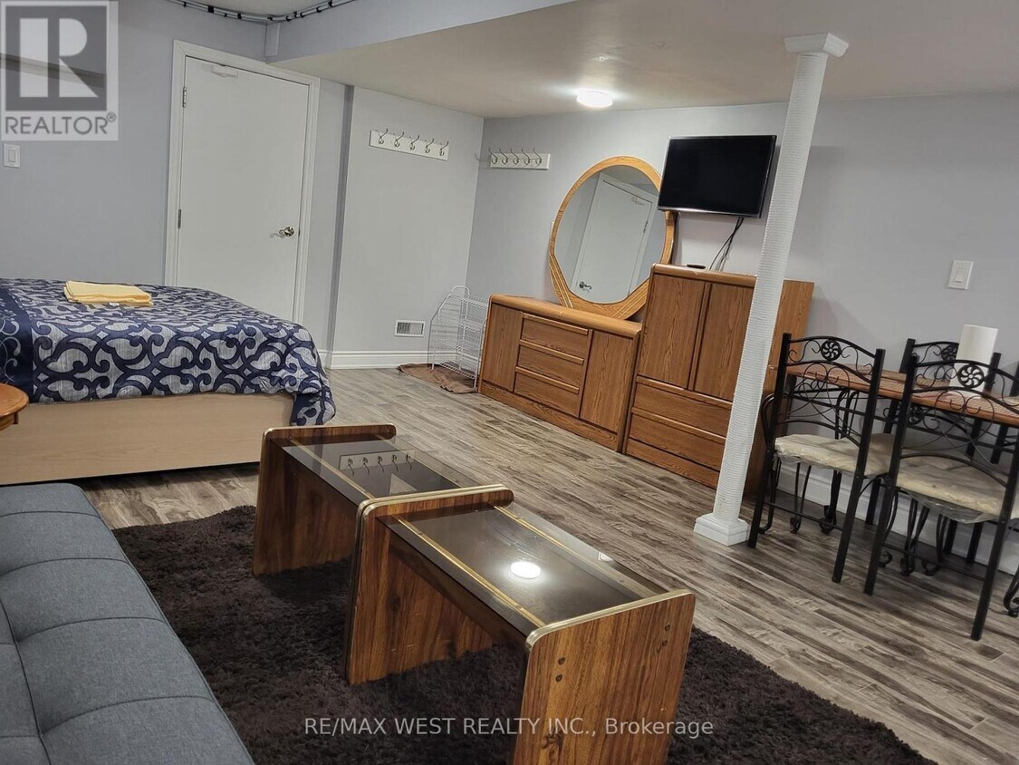 Building Photo - 76 Lexington Rd