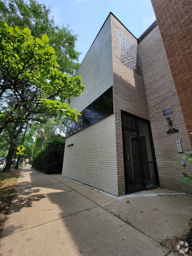 Building Photo - 5225 N Ashland Ave