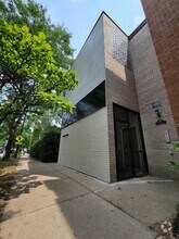 Building Photo - 5225 N Ashland Ave