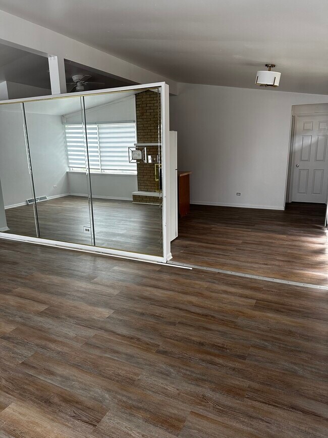 Foto del edificio - 360 Prairie Ave